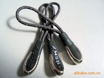 透明套色注塑拉袢與注塑拉頭 服裝輔料的創(chuàng)新應(yīng)用與市場分析